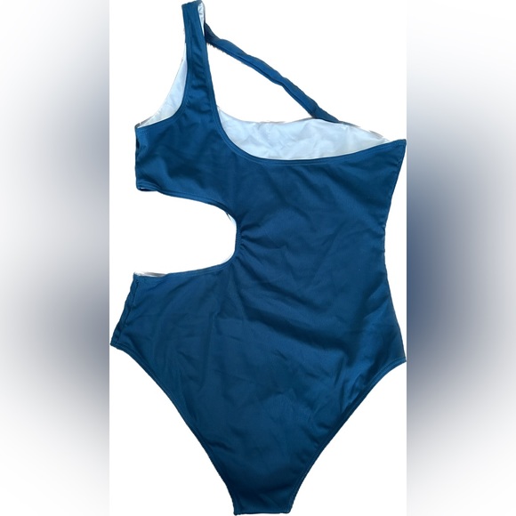 ROMWE Cut-out One Shoulder One Piece - Picture 3 of 3